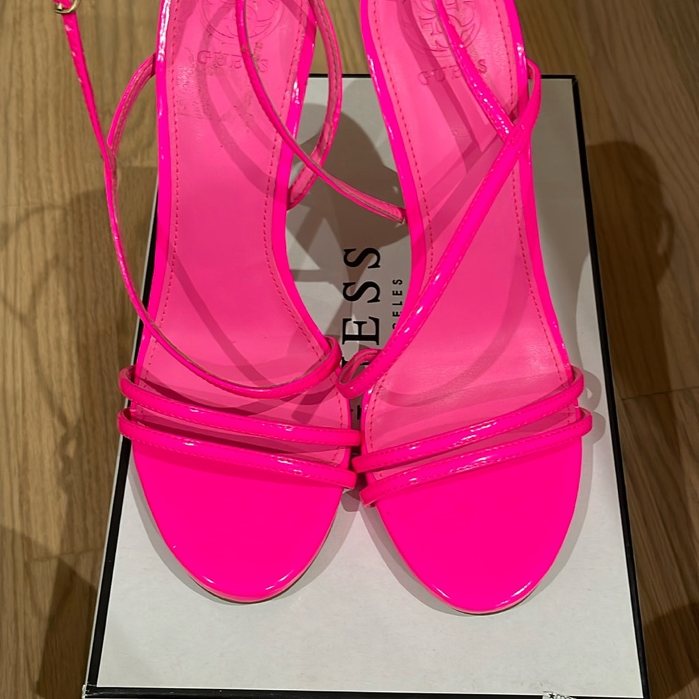 GUESS size 8M Medium Pink high heels